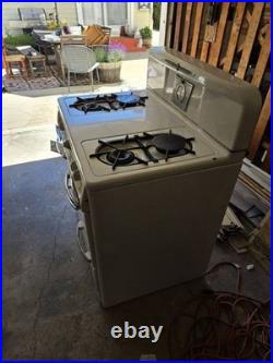 Vintage Wedgewood Stove, White, 4 Burners, Oven/Broiler, Orig. Condition