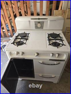 Vintage Wedgewood Stove, White, 4 Burners, Oven/Broiler, Orig. Condition