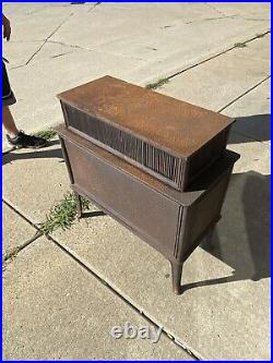 Vintage cast iron wood burning stove heater Pickup Only Michigan 48317