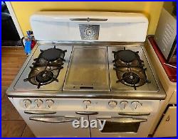 Vintage white Wedgewood stove, oven, broiler, 39 wide, excellent condition