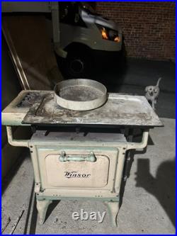 Winsor Antique Cast Iron Wood Burning Stove Winsor Antique Cast Iron Wood Burning Stove